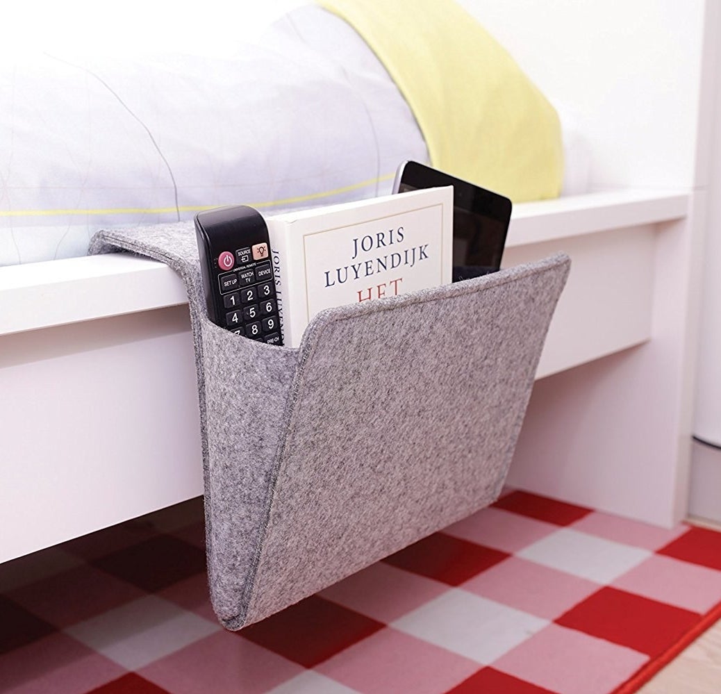 Beste Rezension: "Super praktische Aufbewahrung. Passt zu jedem Bett und Matratze. Wir haben die Nachtschränke entsorgt und viel mehr Platz jetzt.Gutes Material und Verarbeitung." –
