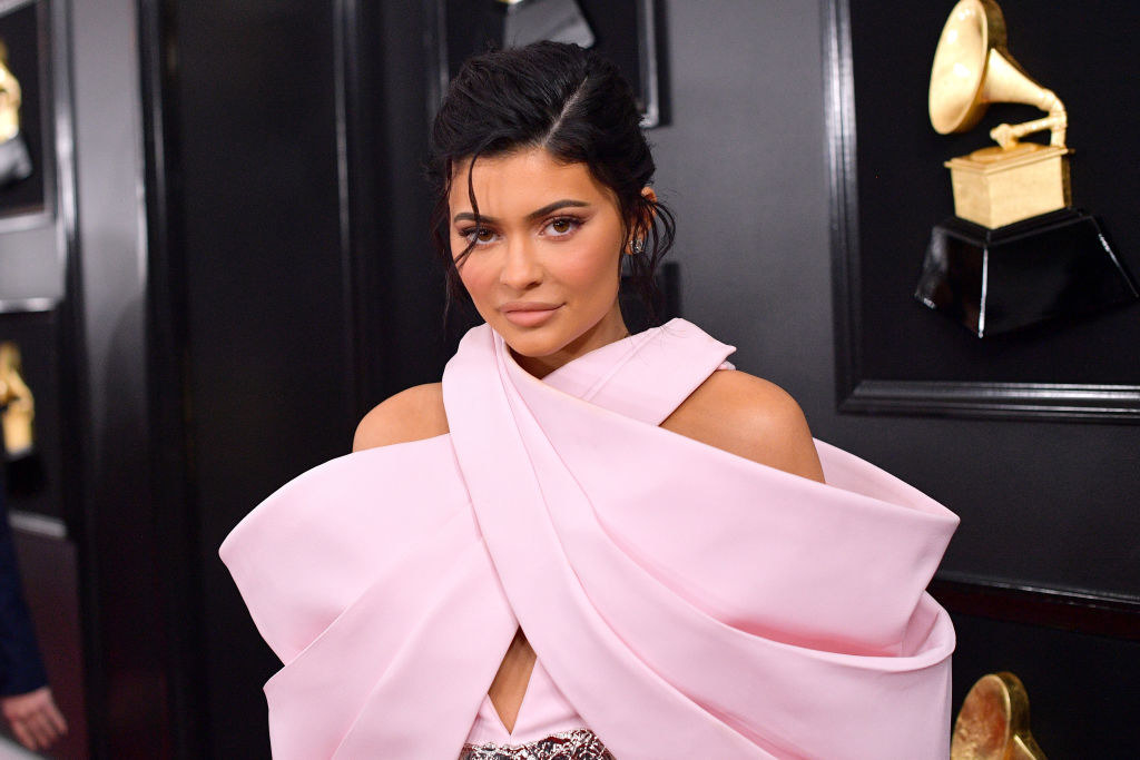 Celebrity hairstylist Cesar Ramirez did Kylie's hair for the night, telling BuzzFeed, "My goal for any carpet look is to always compliment the outfit. The hair should always complete the picture, not over power it. Since Kylie was wearing couture Balmain, I felt that something up, soft and romantic would be perfect.”To create the natural waves, Ramirez used the GHD Curve Soft Curl Iron, then spritzed a texturizing spray to Kylie's roots to add grip and texture.