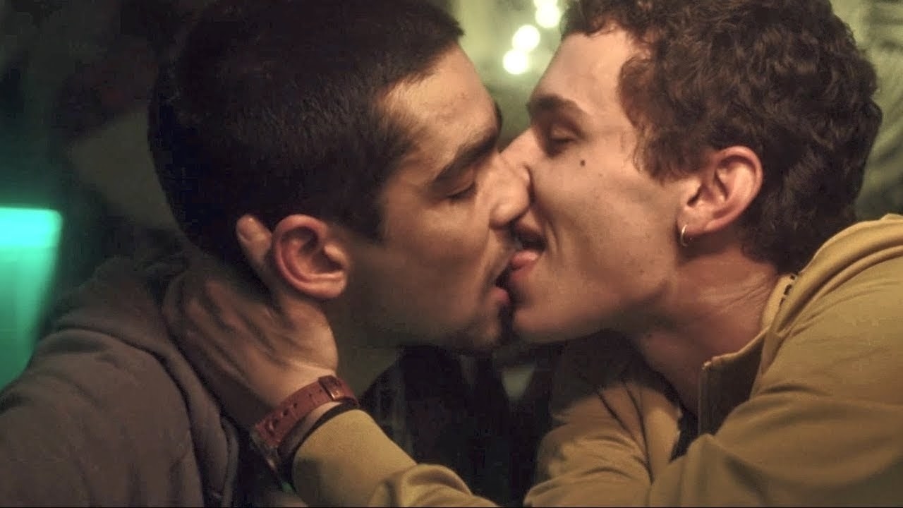 Latin papis urbano instense kissing scene free porn photos