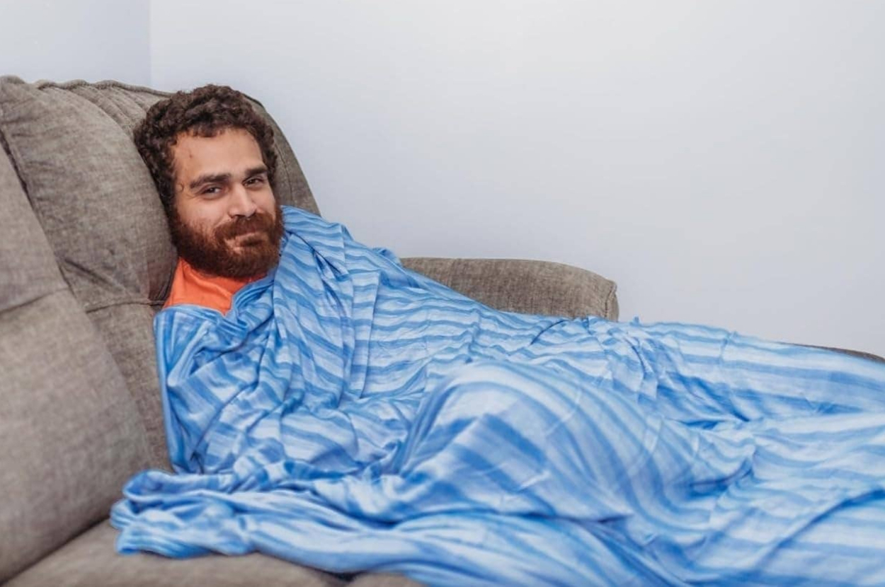 Hot Sleepers Adore This Cooling Throw Blanket And It S 40 Off For A Limited Time