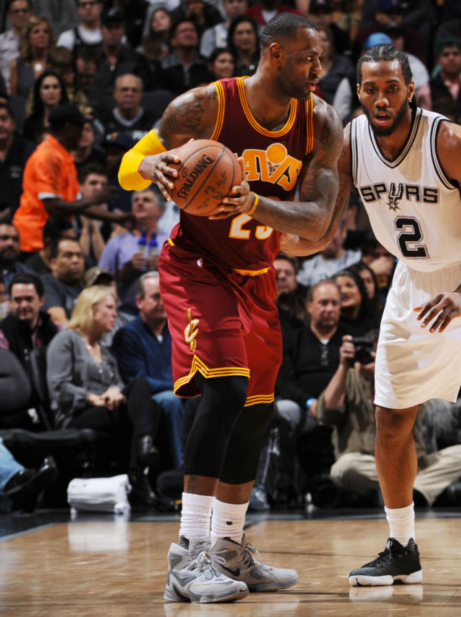 LeBron James Wearing a Grey Nike LeBron 13 Against the Spurs (5)