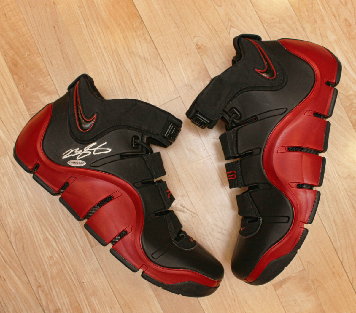 Game-Worn Nike LeBron 4 Black Red PE Top