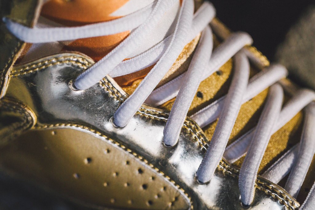 Gold jordan cheap 1 cleats