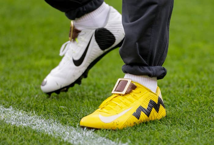 Odell Beckham Jr. wearing Snoopy &amp; Charlie Brown Cleats