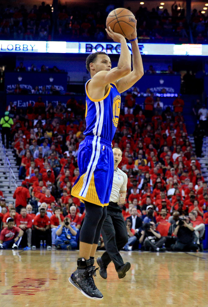 #SoleWatch: Stephen Curry Leads Historic Comeback in the &#x27;MI30&#x27; Under Armour Curry One (2)