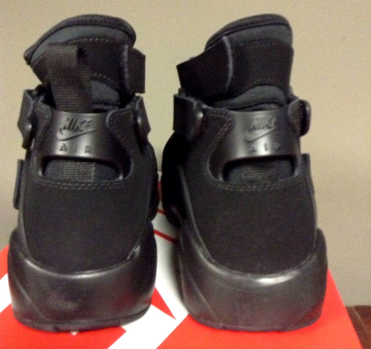 Nike Air Unlimited Black Heel 889013-002
