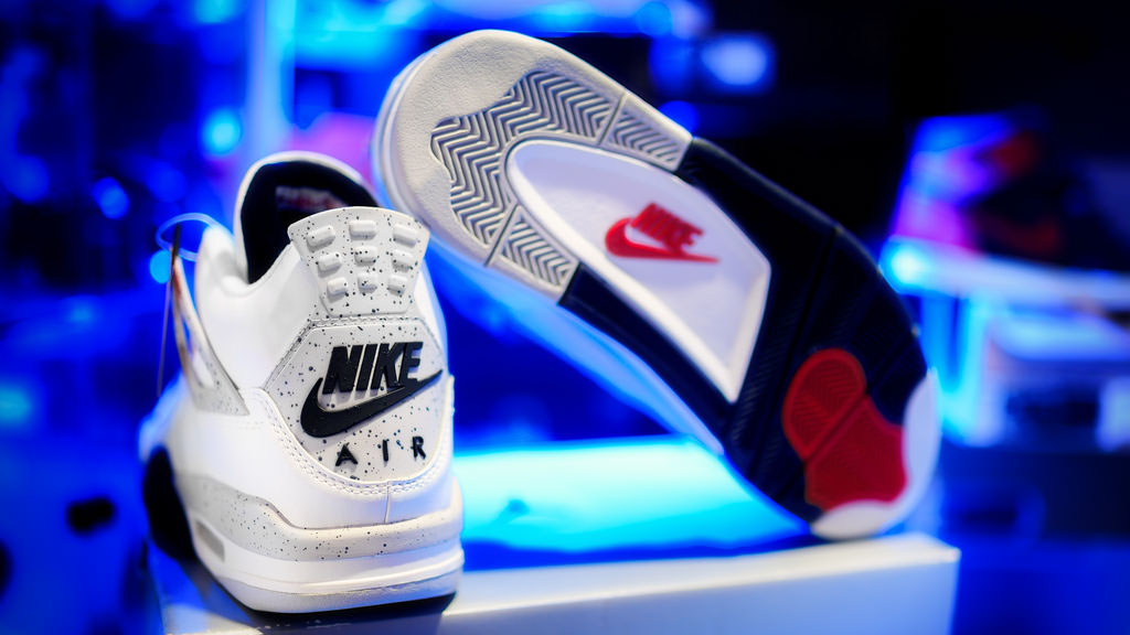 Air Jordan 4 Nike Air Returning 2016