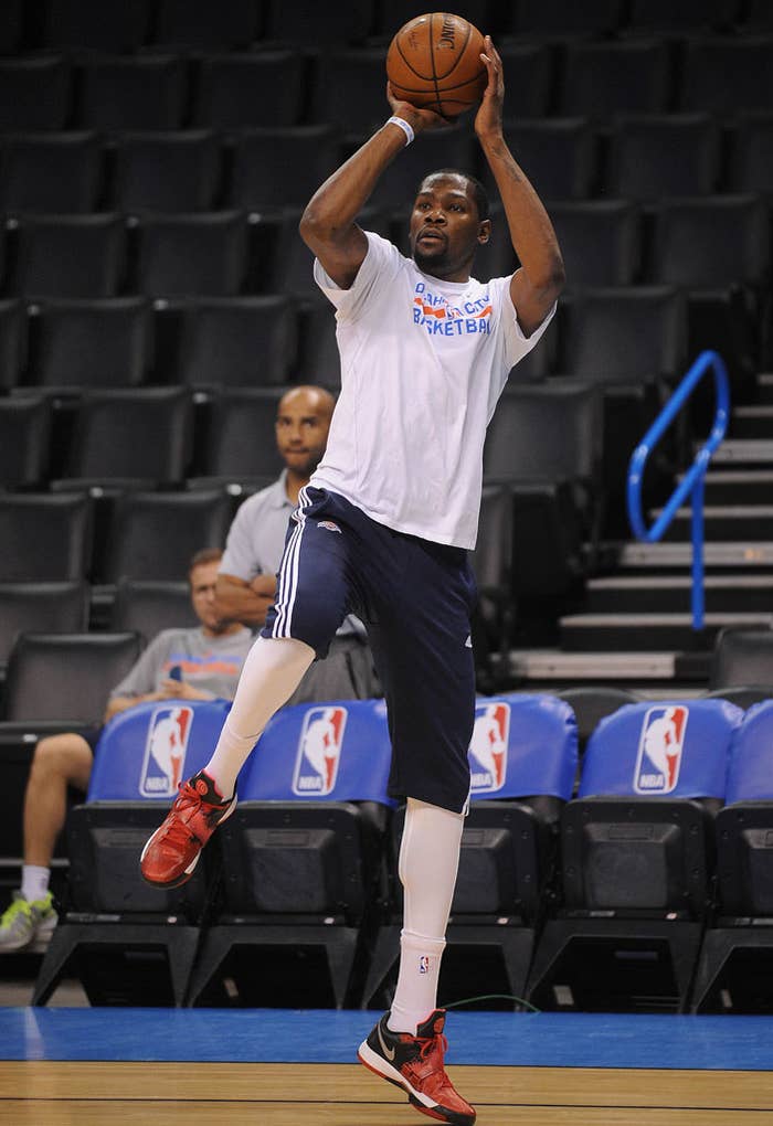 Kevin Durant wearing Nike KD IV 4 EYBL Red (2)
