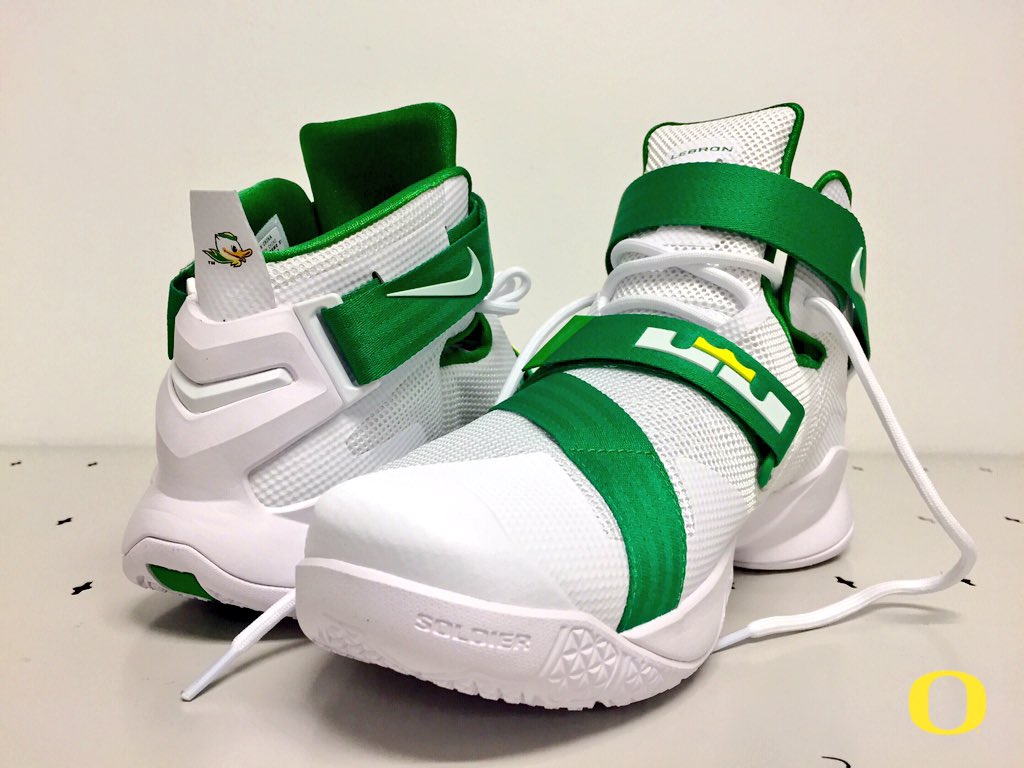 The Oregon Ducks Have Exclusive Nike LeBrons for Tonight s Game