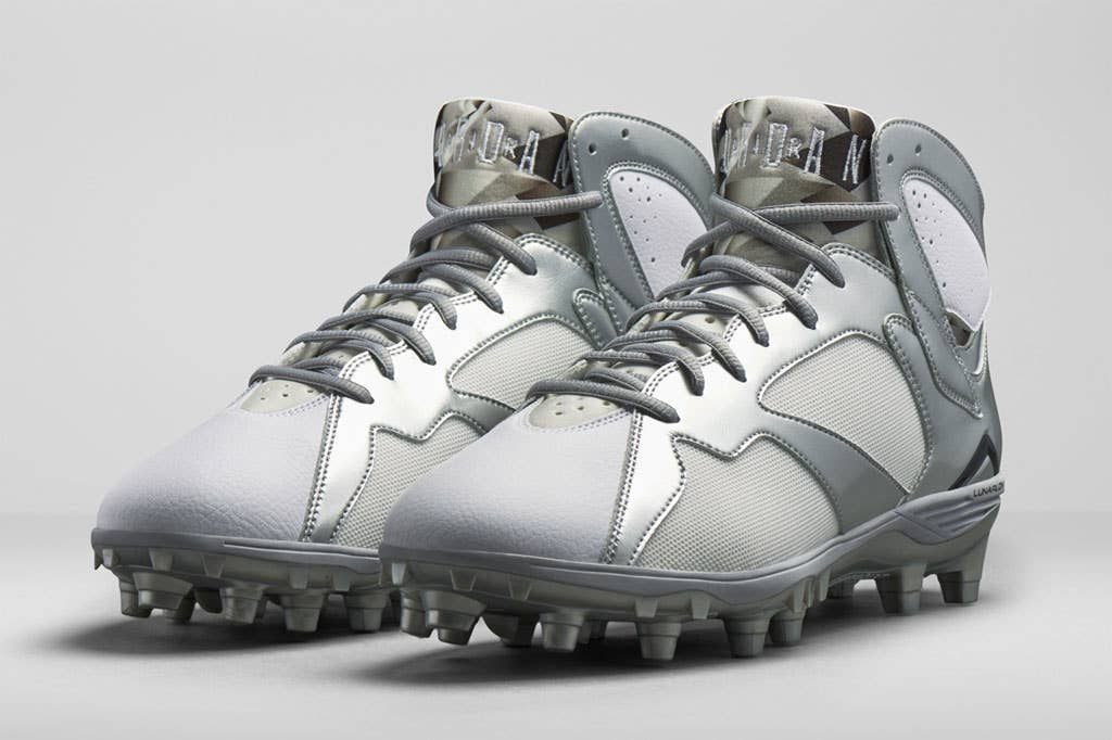 Michael Crabtree's Air Jordan 7 White/Silver Raiders PE Cleats