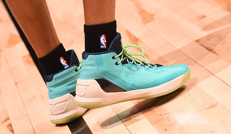 Stephen Curry Wearing the Teal Under Armour Curry 3 On-Foot