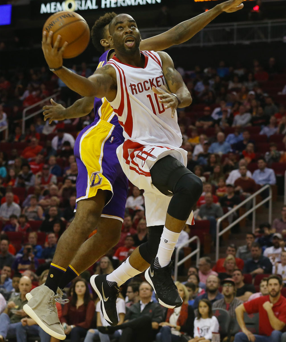 Nick Young Playing in the adidas Yeezy 750 Boost (2)