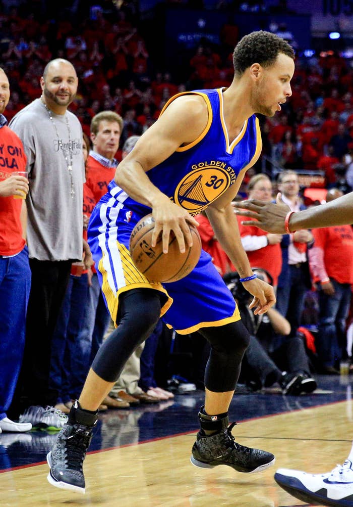 #SoleWatch: Stephen Curry Leads Historic Comeback in the &#x27;MI30&#x27; Under Armour Curry One (1)