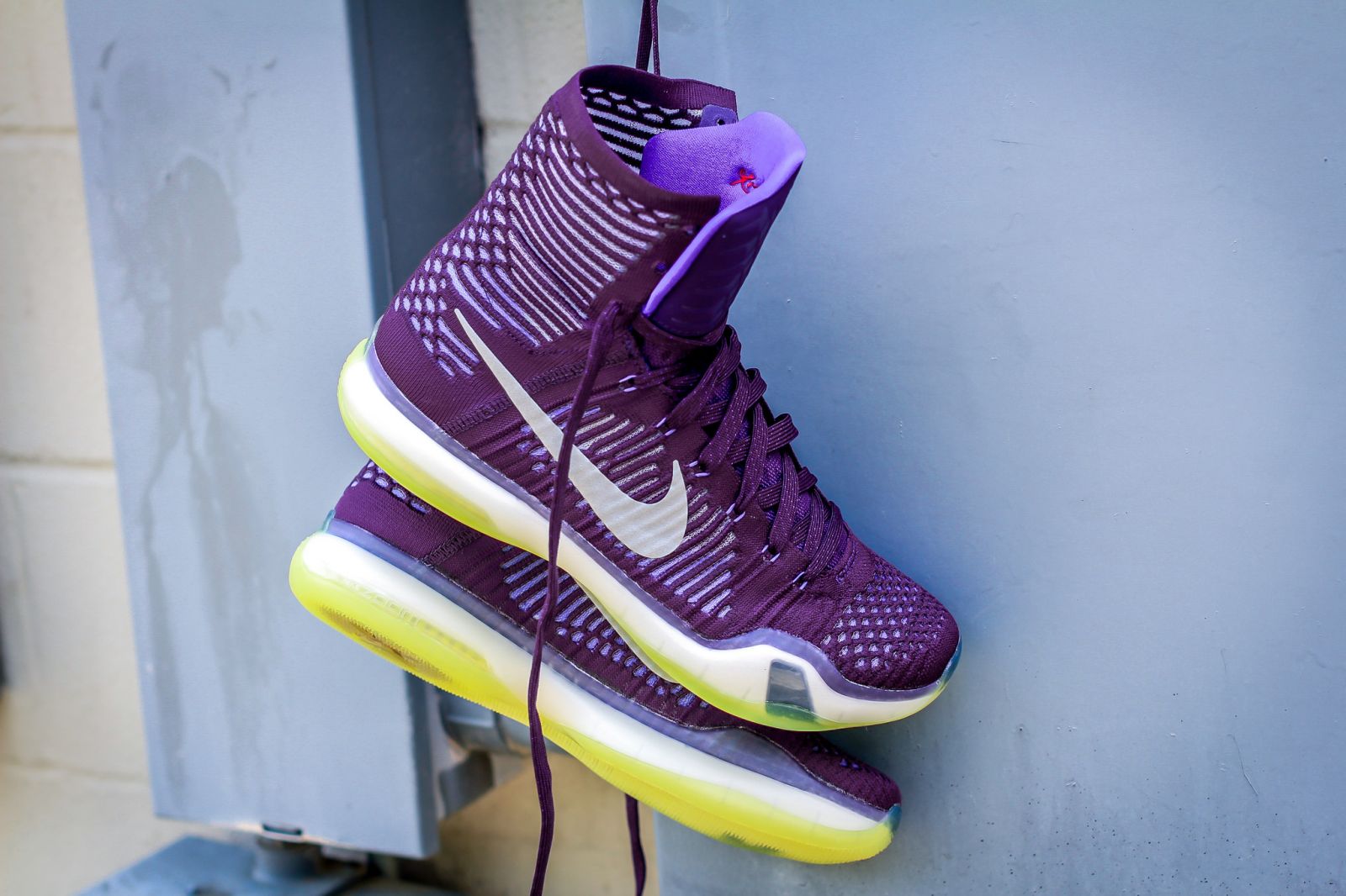 The Nike Kobe 10 Elite Puts on Team Colors | Complex