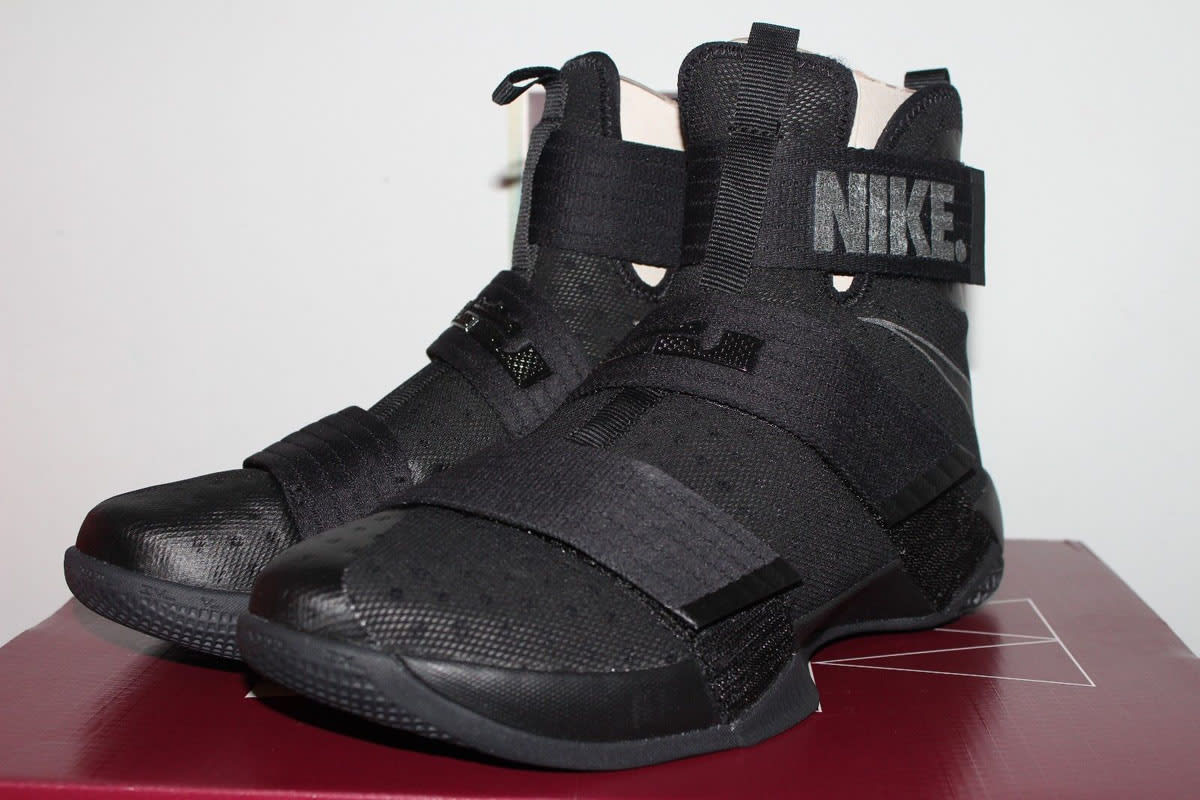 Lebron soldier 9 clearance blackout