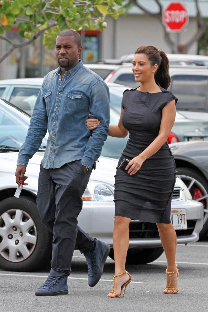 Kanye West wearing Balenciaga Arena Navy (4)