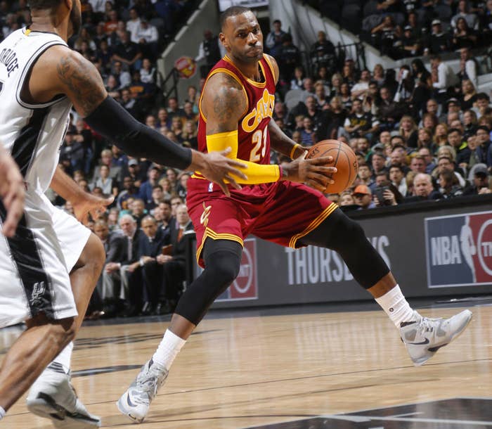 LeBron James Wearing a Grey Nike LeBron 13 Against the Spurs (6)
