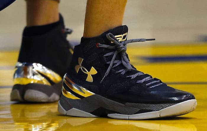 Stephen Curry wearing the Black/Silver Under Armour Curry 2 (1)