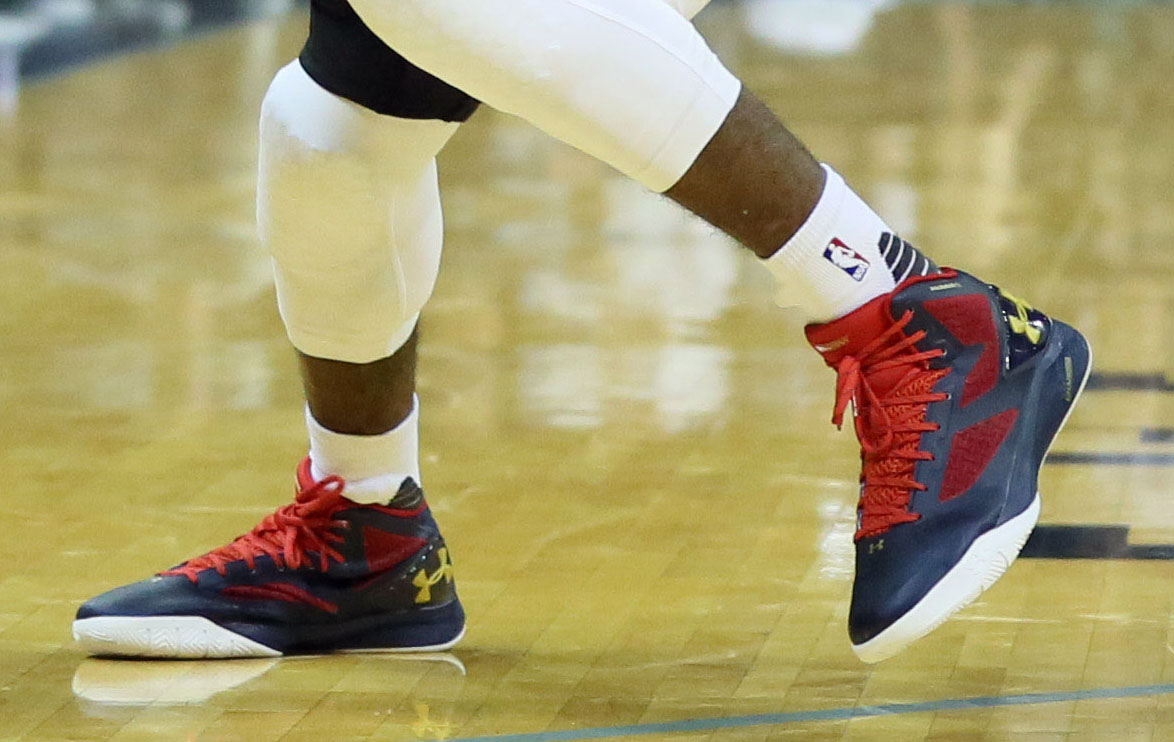 Mike Conley wearing the &#x27;Veteran&#x27;s Day&#x27; Under Armour ClutchFit Drive 2