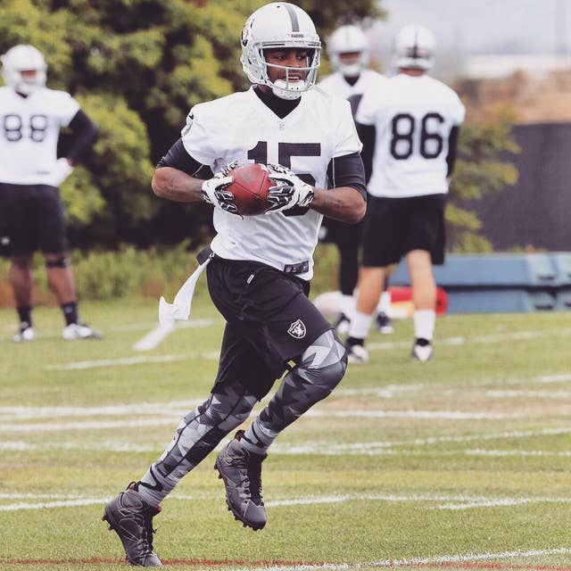 SoleWatch: Michael Crabtree Wears 'Raiders' Air Jordan 7 Cleats