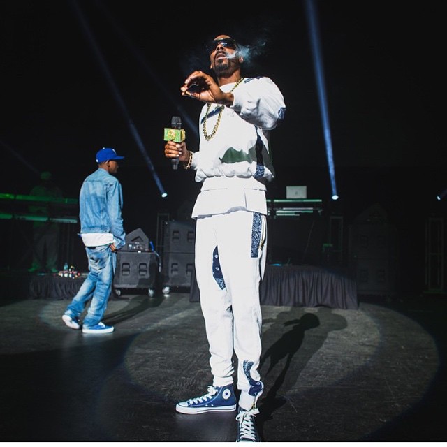 Snoop Dogg wearing the Converse Chuck Taylor All Star in Blue
