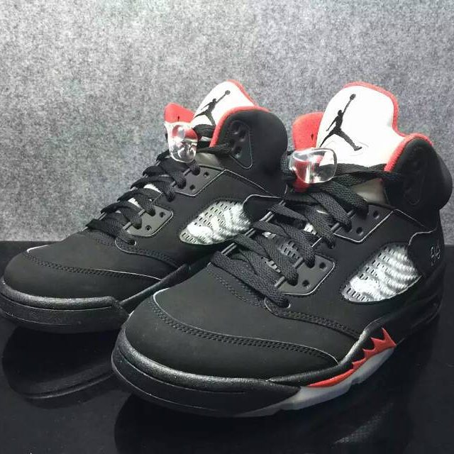 Supreme x Air Jordan 5 Black (1)