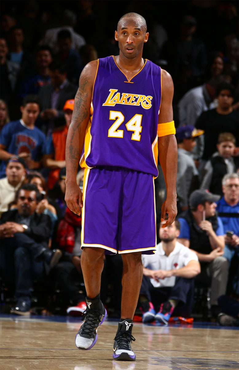 Kobe Bryant wearing Black/White Toe Nike Kobe 10 Elite Lakers PE at Madison Square Garden (4)