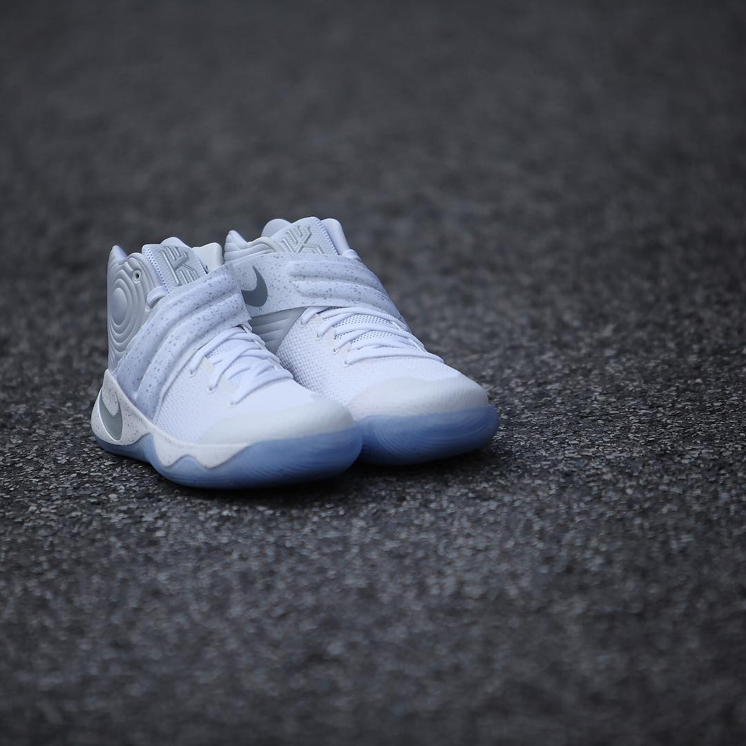 Nike Kyrie 2 Silver Speckle Front Angle 819583-107