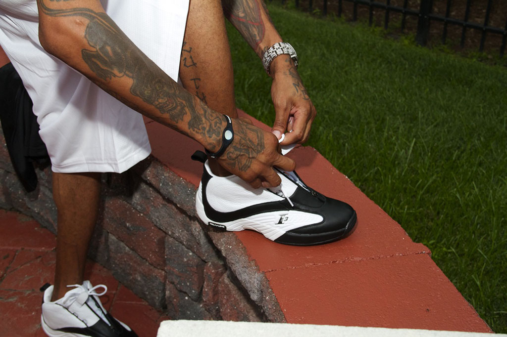 indlogering fangst Milliard Reebok Classics and Allen Iverson Reintroduce the Answer 4 | Complex
