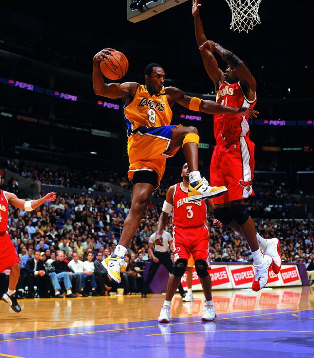 Kobe Bryant wearing the &#x27;Lakers&#x27; Converse Weapon