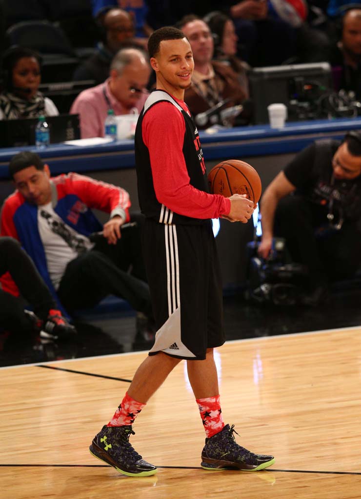 Stephen Curry wearing Under Armour Curry One Dark Matter (1)