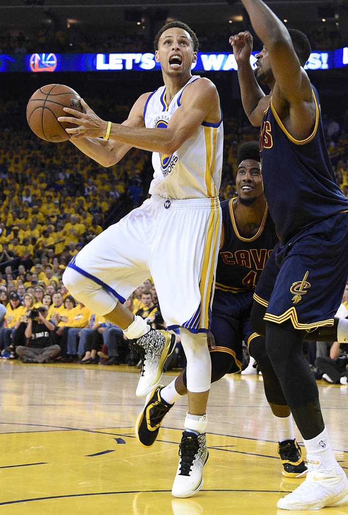 Stephen Curry wearing an Under Armour Reverse MVP / Finals PE in Game 2 (3)