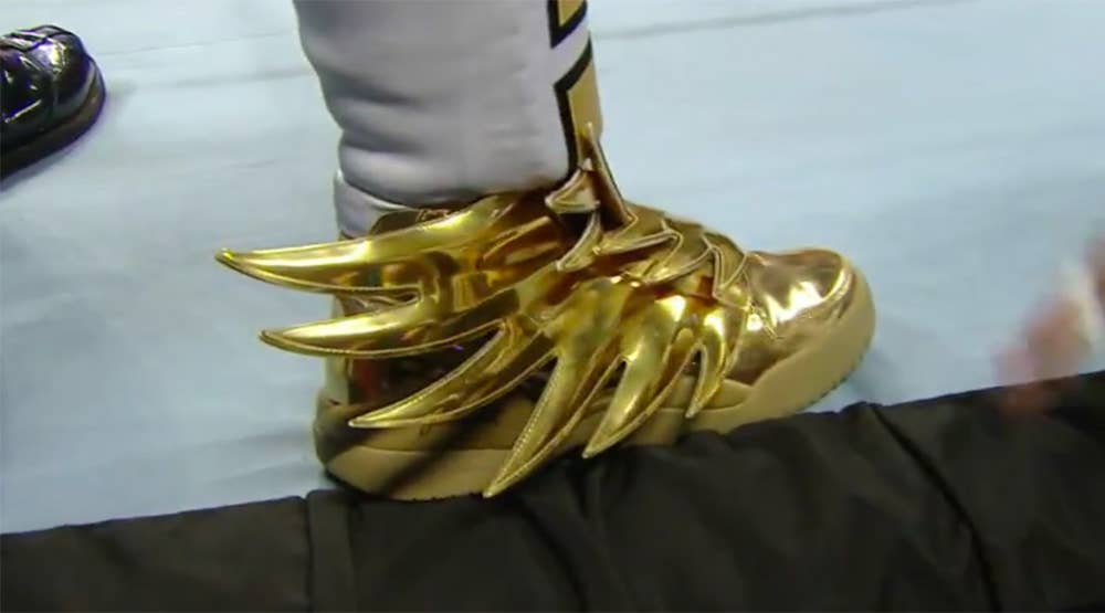 genade Onderzoek bank Kofi Kingston Took Flight In Gold Jeremy Scott Wings Sneakers at SummerSlam  | Complex