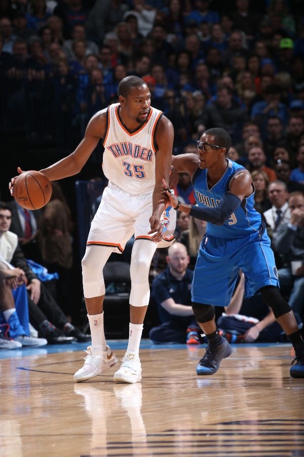 Kevin Durant wearing Nike KD VII 7 Aunt Pearl (3)