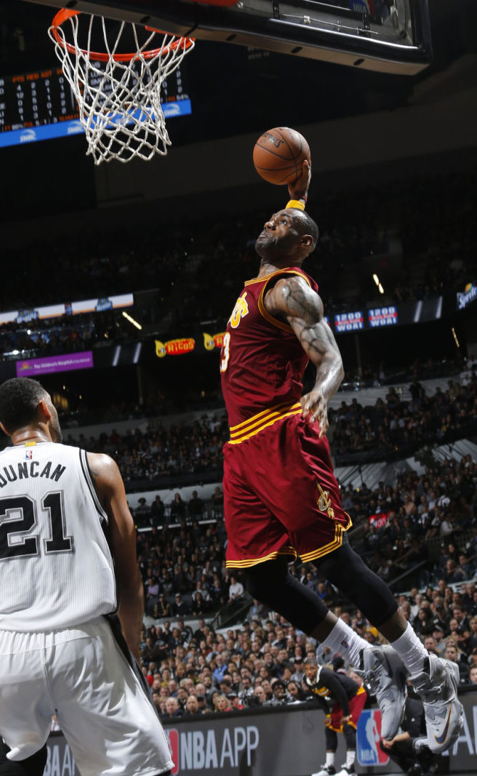 LeBron James Wearing a Grey Nike LeBron 13 Against the Spurs (4)