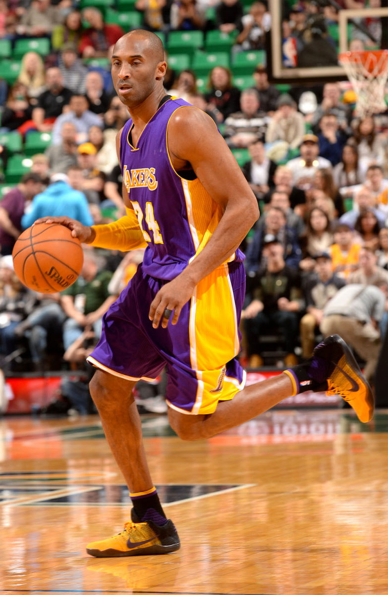 Kobe Bryant Wearing a Yellow/Black Nike Kobe 11 PE (5)