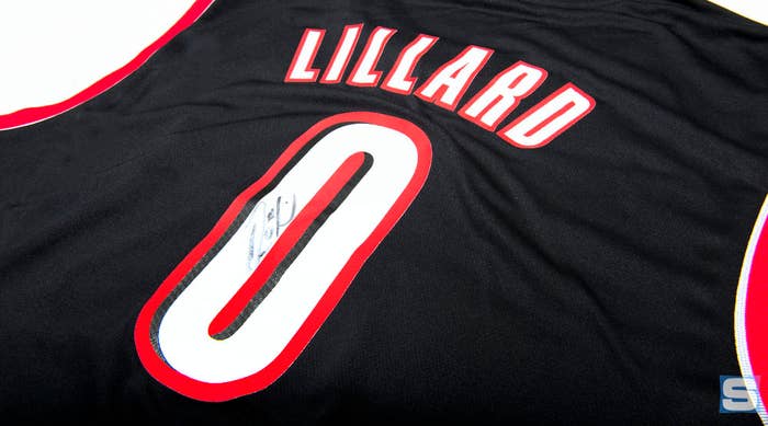 Dame Lillard Autographed Jersey Giveaway (2)