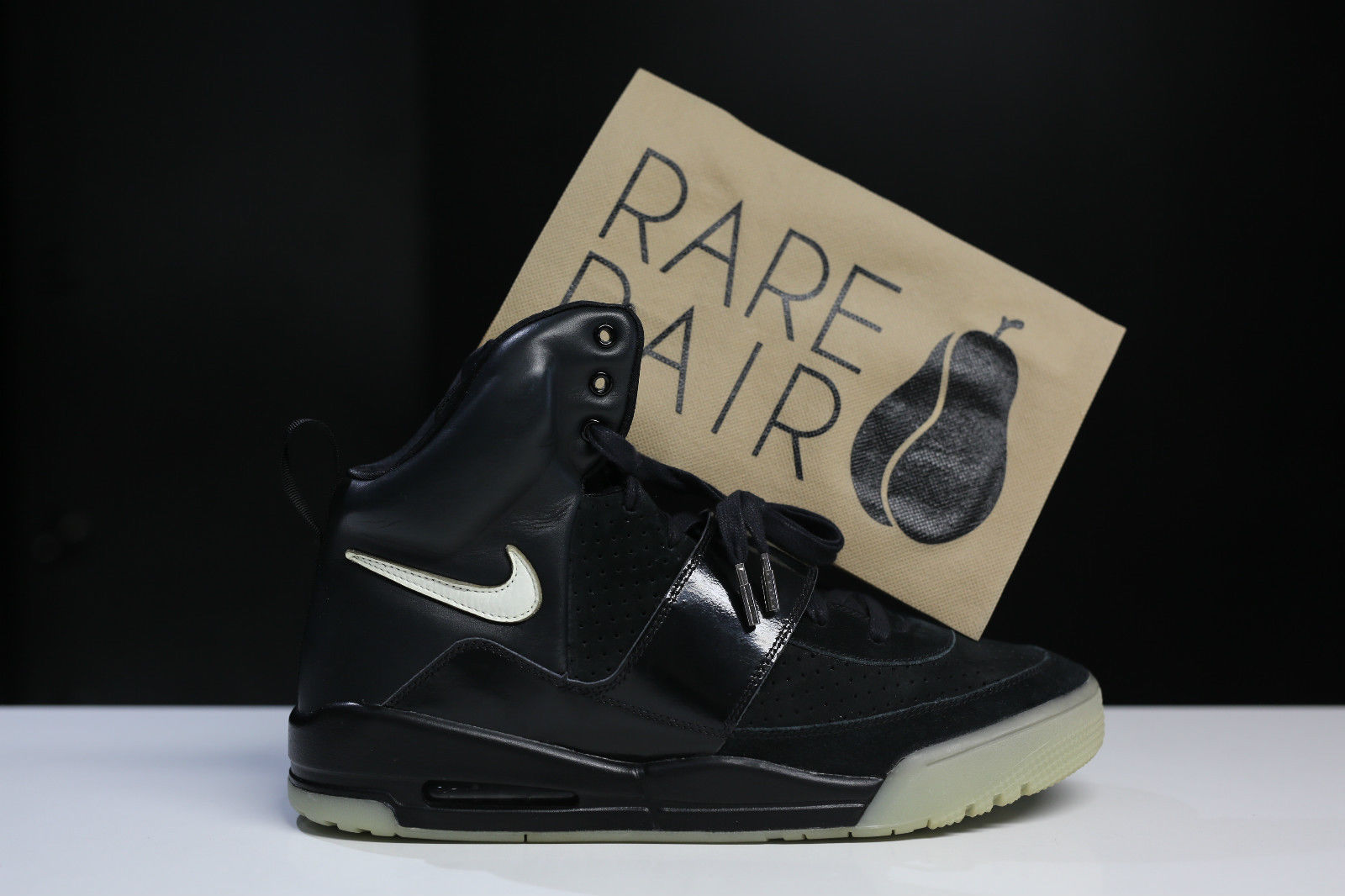 Nike Air Yeezy Kanye West Black/White Sample Pair Side
