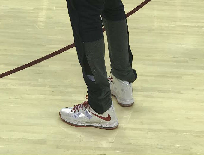 LeBron James Wearing a Nike LeBron 10 PE Close (3)