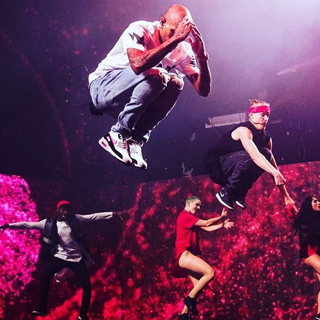 Chris Brown wearing the Nike Air Max 90