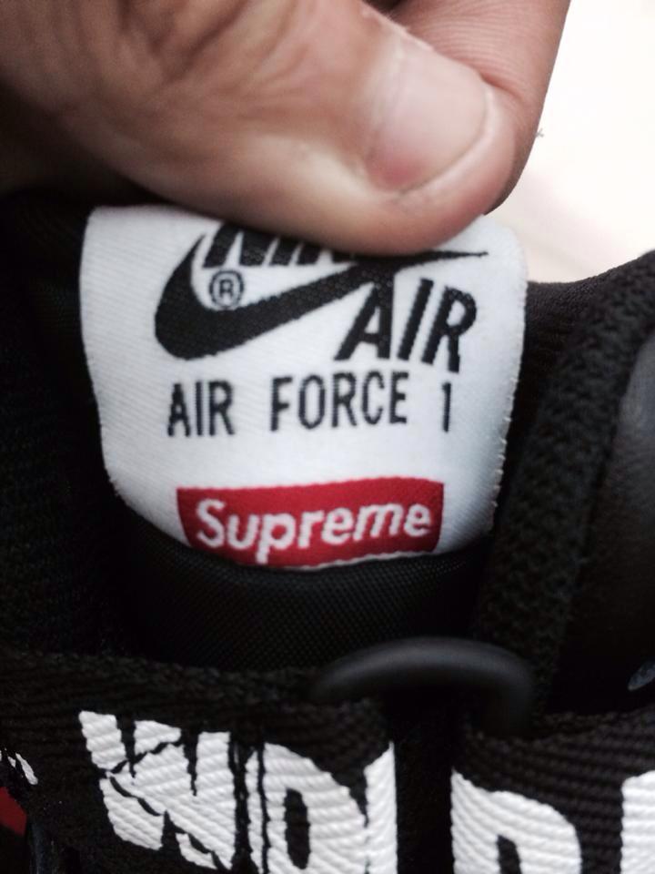Nike Air Force Ones x Supreme Shoe Tag