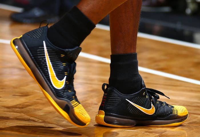 Kobe Bryant wearing a &#x27;Hollywood Nights&#x27; Nike Kobe 10 Elite PE (4)