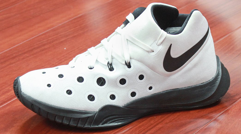 Initiatief Dressoir Generaliseren Nike Pokes Holes in Its New Basketball Sneaker | Complex