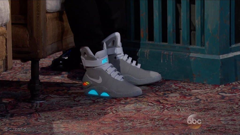 Nike MAG Auto Lacing Shoes (1)
