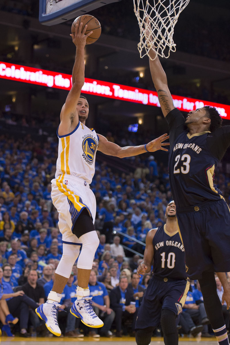 Stephen Curry wearing the Under Armour Curry Two Warriors (2)