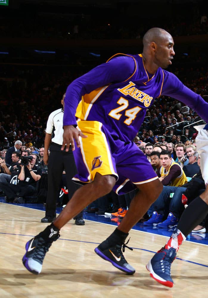 Kobe Bryant wearing Black/White Toe Nike Kobe 10 Elite Lakers PE at Madison Square Garden (6)