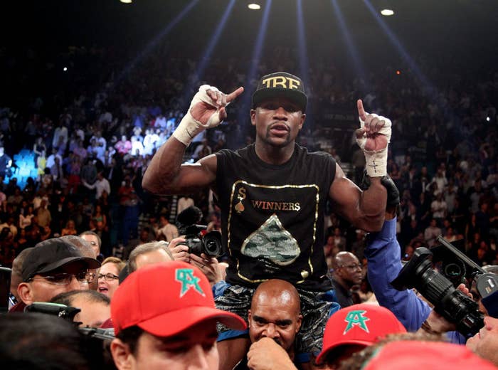 Floyd Mayweather Moves To 45-0 With Decision Over Canelo Alvarez (3)