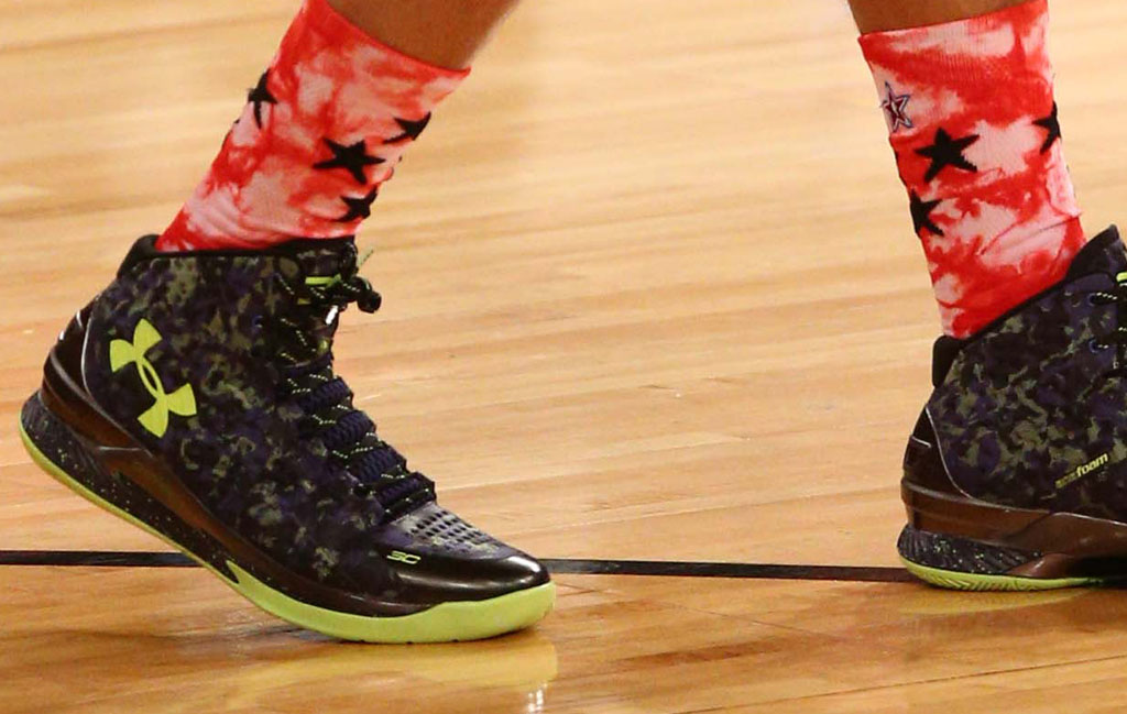 Stephen Curry wearing Under Armour Curry One Dark Matter (2)