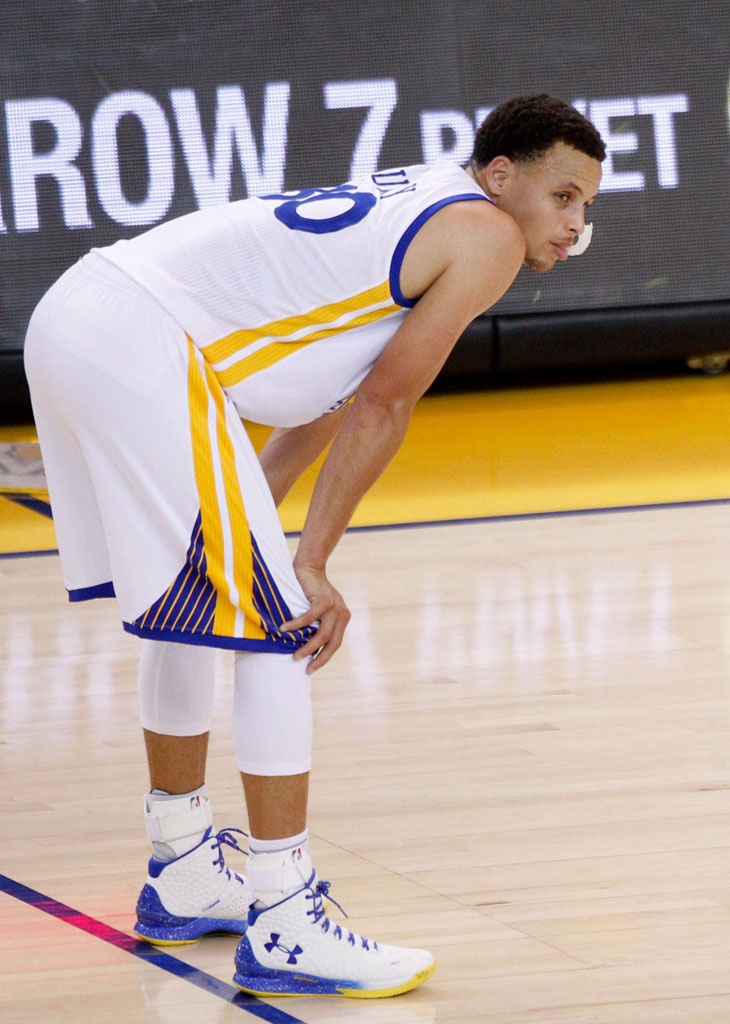 Stephen Curry wearing an Under Armour Curry One PE (1)