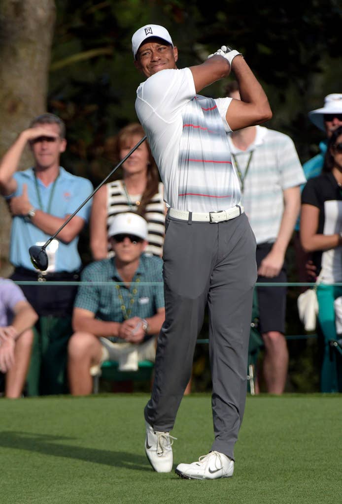 Tiger Woods wearing the Nike TW &#x27;11 Instead of the &#x27;15 (2)